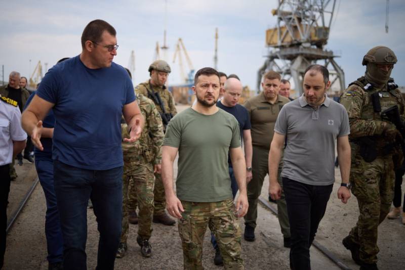 Отвлекающий маневр: Зеленский призвал жителей Донбасса срочно эвакуироваться0