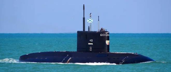 Иранская подлодка советской постройки пережила удар США по базе ВМС в Бендер-Аббасе