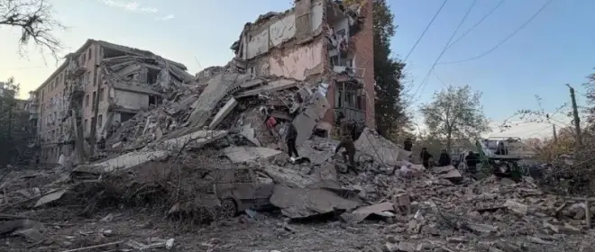 Au fost publicate imagini cu o rachetă antiaeriană ucraineană lovind o clădire înaltă din Pryluky.