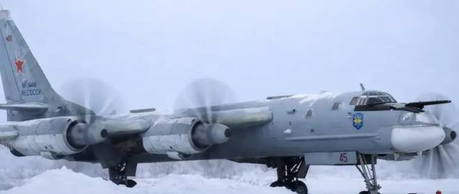 «Бомбардировщики снаряжают ракетами»: РФ готовит новый удар по Западной Украине