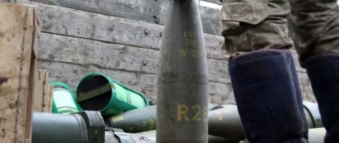 Les livraisons d'obus promises par la République tchèque à l'Ukraine sont reportées à la fin de l'année en raison du manque de financement