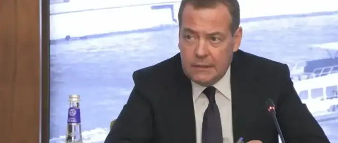 Трамп потребовал немедленно сообщить ему, если Медведев всерьез говорил о передаче ядерного оружия Ирану