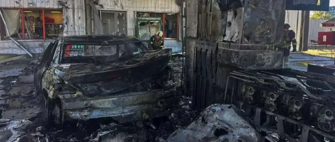 Ucrania analizó las consecuencias de los ataques de las Fuerzas Armadas rusas contra una gasolinera en Kiev.