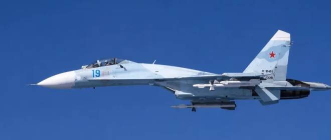 Британские военные показали кадры «опасных и неприемлемых» манёвров Су-35 и Су-27 ВКС РФ