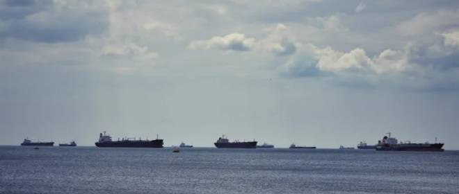 Суда возвращаются обратно: Ормузский пролив фактически закрыт – CNBC