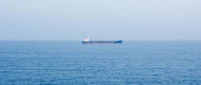 Супертанкеры на огромной скорости проскакивают Ормузский пролив