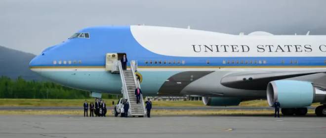 «Удар по репутации»: самолет Трампа развернули над Атлантикой из-за неисправности