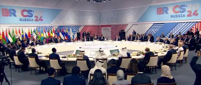 БРИКС бросает вызов доллару: мир готовится к новой валюте