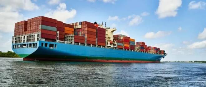 Спецназ КСИР захватил судно, заявив о его связи с американскими войсками