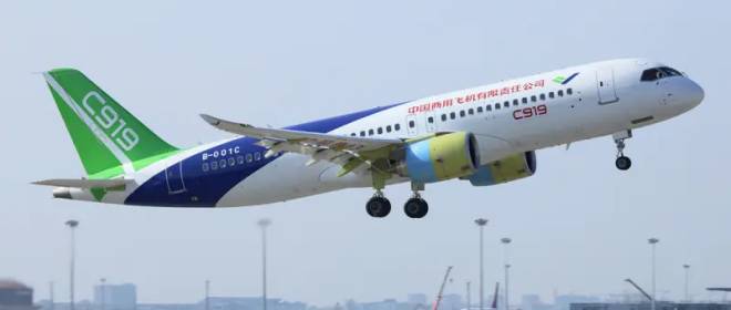 Не конкурент Boeing и Airbus: гордость Китая, самолет Comac C919, складывает крылья