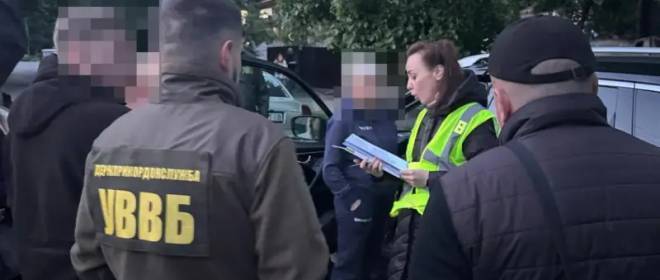 «Вместо прямых обязанностей»: на Украине арестовали учительницу географии, помогавшую мужчинам бежать из страны
