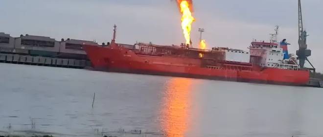 «Герани» подожгли в порту Измаил турецкое судно со сжиженным газом