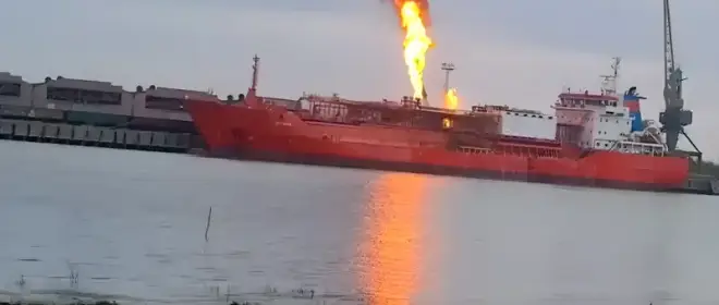 «Герани» подожгли в порту Измаил турецкое судно со сжиженным газом