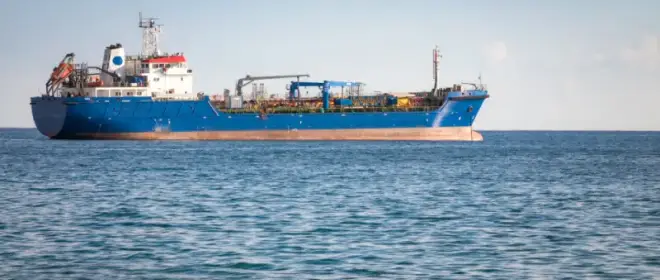 "Petrolero en tierra": Comienzan a descubrirse buques iraníes y rusos en territorio de estos países.