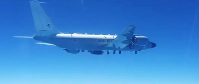 Следует ли России сбивать британские самолеты-разведчики над Черным морем