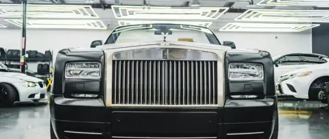 شركة صناعة السيارات البريطانية الشهيرة تدرس الانتقال إلى الولايات المتحدة