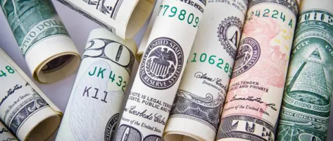 «Вредные привычки» США подрывают историческую исключительность доллара-короля