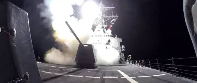 В иранском порту сняли на видео пожар на корвете RIS Shahid Soleimani после удара США