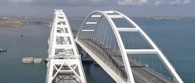 A Lithuanian diplomat recommended taking a photo on the Crimean Bridge “while there is still time”