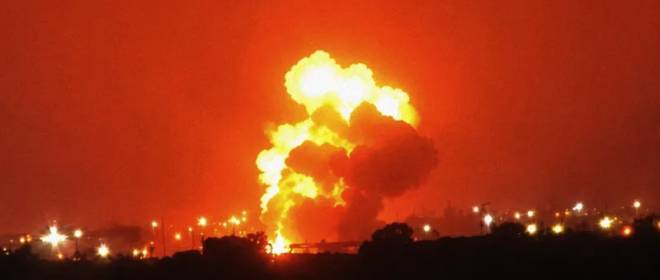 НПЗ и нефтепровод в Саудовской Аравии горят после комбинированного удара хуситов