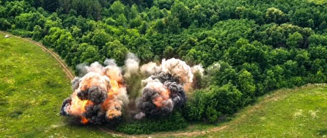 Военблогер показал кадры удивительной точности Су-34 при сбросе ФАБов