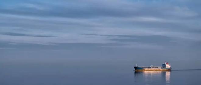 Санкции США вызвали странные переброски российских нефтяных грузов у берегов Индии