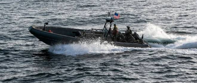 «Флотилия москитов»: в США объяснили, почему ВМС не могут разблокировать Ормуз