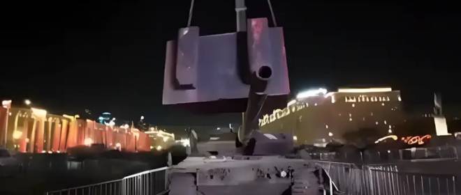 Alman basını, Leopard tankının Moskova'daki bir sergide "kamuoyunda aşağılanması" karşısında öfkeli
