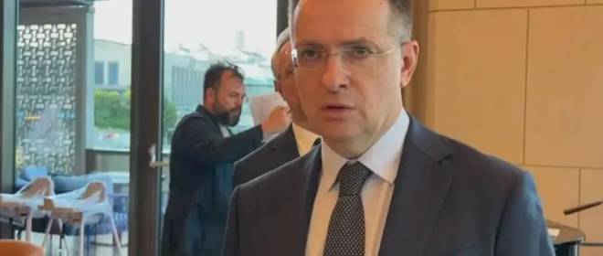 Мединский призвал Киев не отказываться от тысяч тел погибших, «чтобы семьи могли их по-человечески предать земле»
