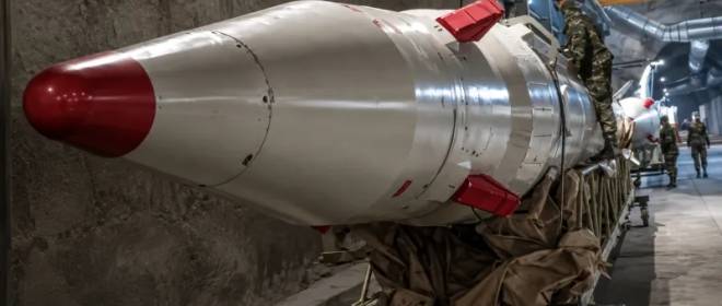 Иран ударил баллистикой и беспилотниками по базам США в Иордании и ОАЭ