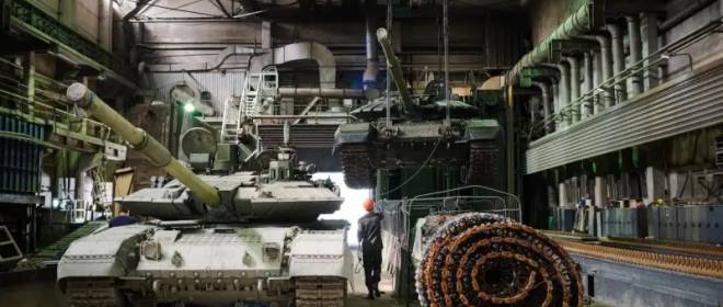 Военкор: выпускать нынешние танки бессмысленно