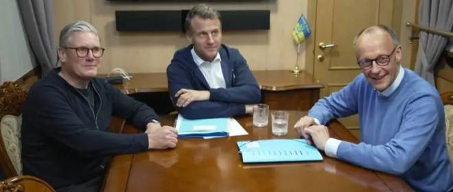 В СМИ обсуждают «пакетик с белым веществом» в руках Макрона