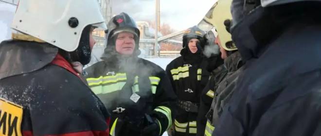 Для тушения пожара на нефтебазе в Пензе задействовали 150 огнеборцев и даже поезда