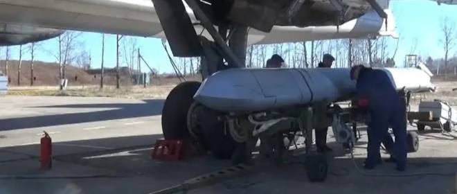 俄罗斯在北部军区使用了双弹头重101公斤的Kh-800导弹