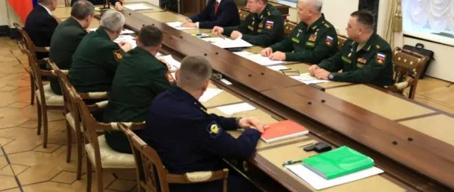 Кремль назвал имена новых командующих военными округами