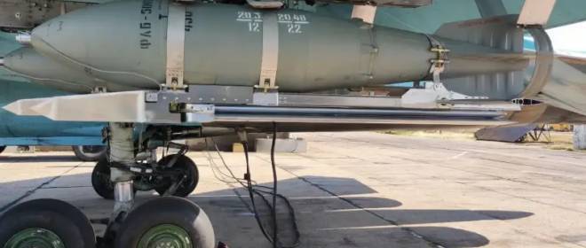 ロシア航空宇宙軍、FAB-500攻撃でヘルソン州のウクライナ軍砲兵基地とPVDを破壊