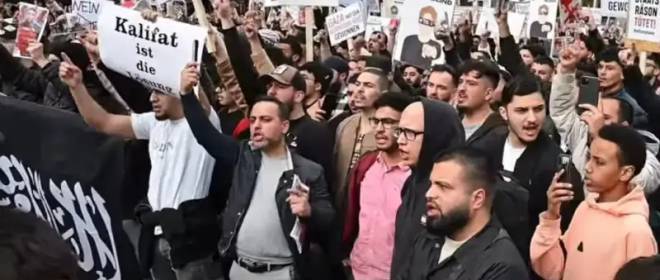 Muslime in Hamburg demonstrierten und forderten die Schaffung eines Kalifats in Deutschland