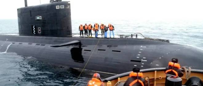 Одинокая и сломанная российская подлодка ковыляет домой – Рютте