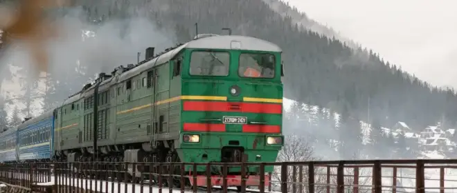 أحرقت طائرة مسيرة مزودة برأس حربي من مادة الثرميت جسراً للسكك الحديدية في منطقة دنيبروبيتروفسك.