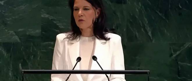 Председатель ГА ООН Бербок: в мире становится не до Украины