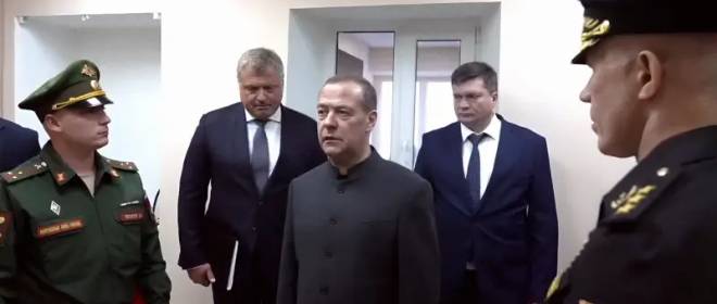 Медведев: с начала года более 360 тысяч человек вступили в ряды ВС России
