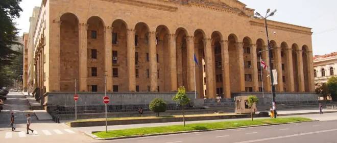 Парламент Грузии принял закон об иноагентах в первом чтении: президент грозит наложить вето