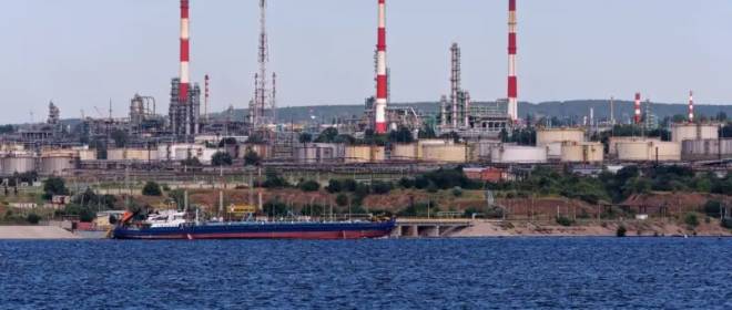 Российские НПЗ останавливают прием нефти, в правительстве готовят срочное совещание