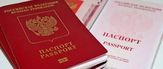 What are the pros and cons of the idea of ​​mass distribution of Russian Federation passports to Ukrainians?