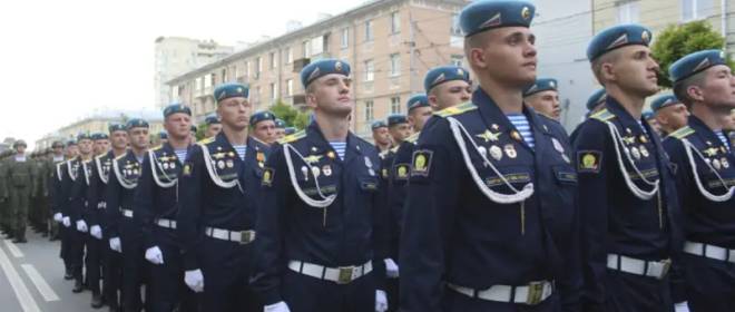 «Выдрать, как макак»: военкор призвал к созданию в ВС РФ новой офицерской школы