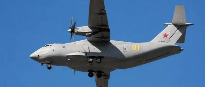 Какие два самолета должны заменить неудавшийся транспортный Ил-112В