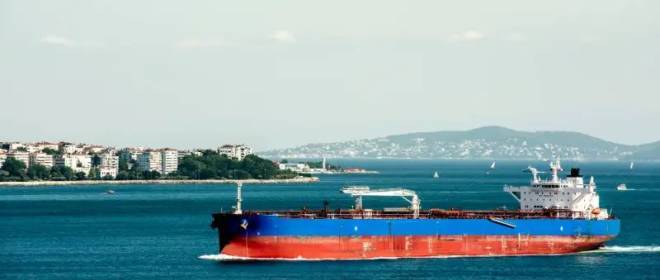 Bloomberg: РФ выводит свой огромный танкерный флот из-под контроля Запада