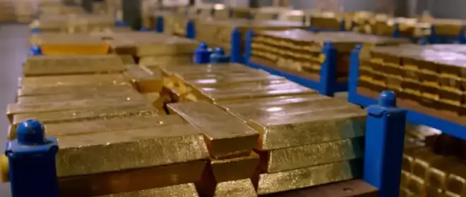 Китай массово скупает золото, грозя прекратить доминирование доллара