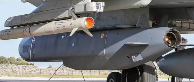 Киев просит у Европы одну тысячу дальнобойных ракет для ударов по Москве