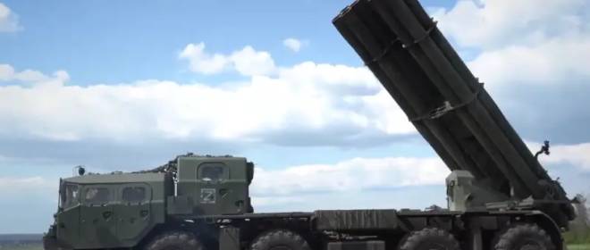 Показаны кадры удара российской РСЗО по позициям боевиков в Херсоне